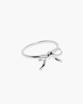 Ribbon Kiss ring in 925 sterling silver, tiny bow, front view