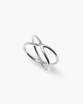 4 Ever Ever ring in 925 sterling silver, criss-cross infinity band, angled view