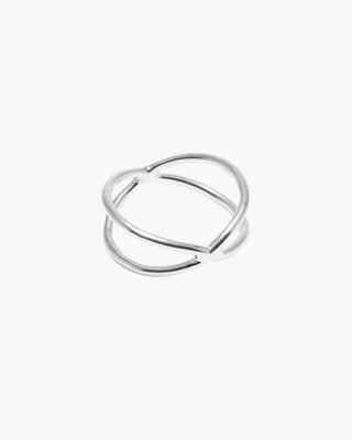 4 Ever Ever ring in 925 sterling silver, criss-cross infinity band, front view