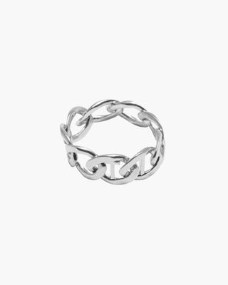 Chain Reaction ring in 925 sterling silver, oversized chain link band, angled view