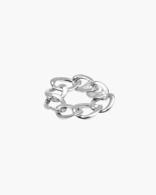 Chain Reaction ring in 925 sterling silver, oversized chain link band, front view