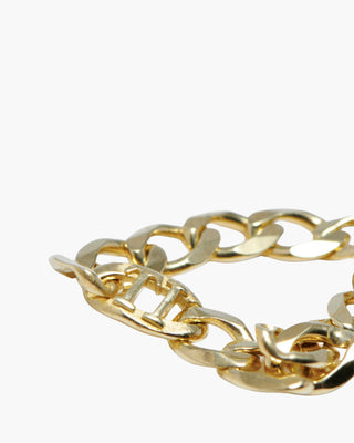 Chain Dead ring in 14K gold plated, close-up of the chain links