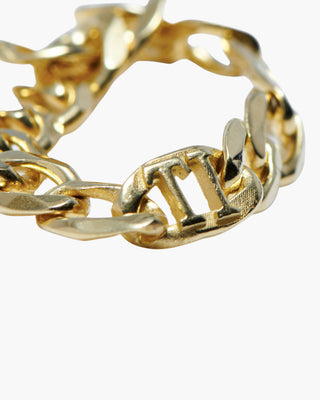 Chain Dead ring in 14K gold plated, close-up of the TI monogram link