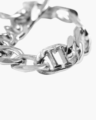 Chain Dead ring in 925 sterling silver, close-up of the TI monogram link