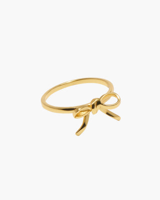 Ribbon Kiss ring in 14K gold plated, tiny bow, front view