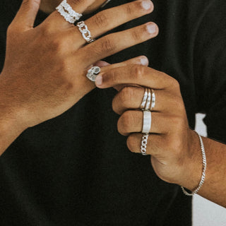 Chain Dead ring worn: hands wearing silver rings and a silver bracelet